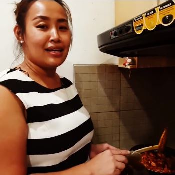 7 Potret terbaru Pinkan Mambo eks Ratu, kini jadi pebisnis