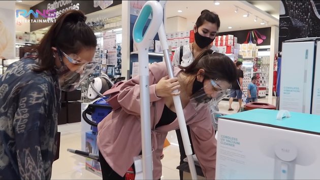 7 Momen Nagita Slavina ke mal di masa new normal