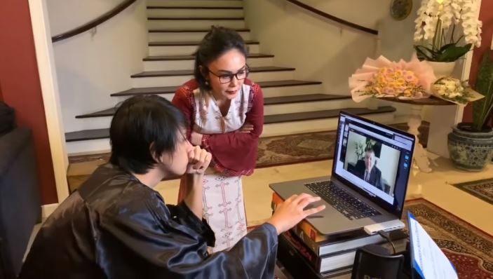 11 Momen wisuda virtual anak Yuni Shara, kompak dengan mantan suami