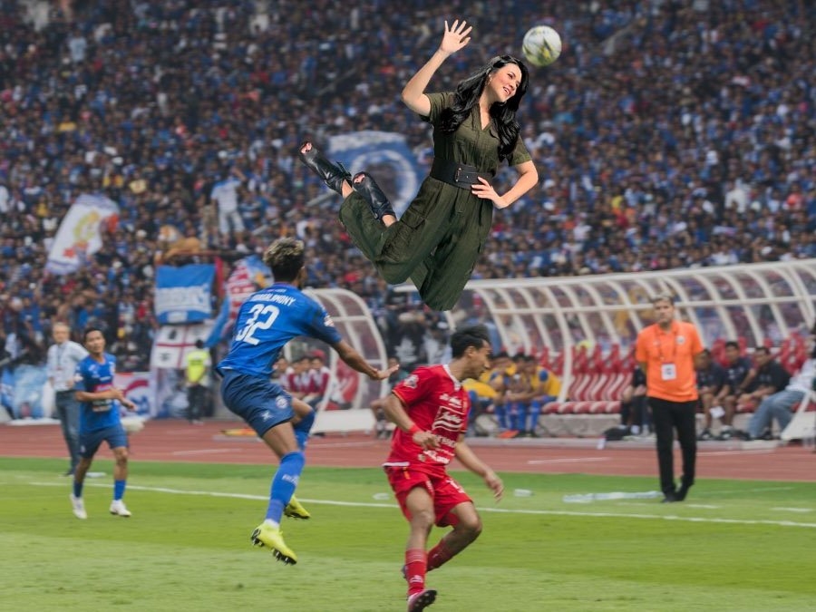 Raisa minta fotonya diedit di GBK, 11 hasilnya bikin ngakak