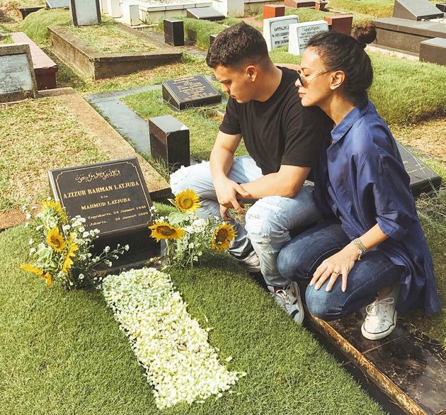 Jarang tersorot, ini 10 potret ganteng Santana adik Sophia Latjuba