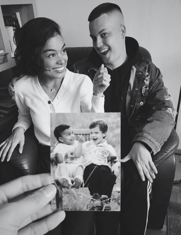 Jarang tersorot, ini 10 potret ganteng Santana adik Sophia Latjuba