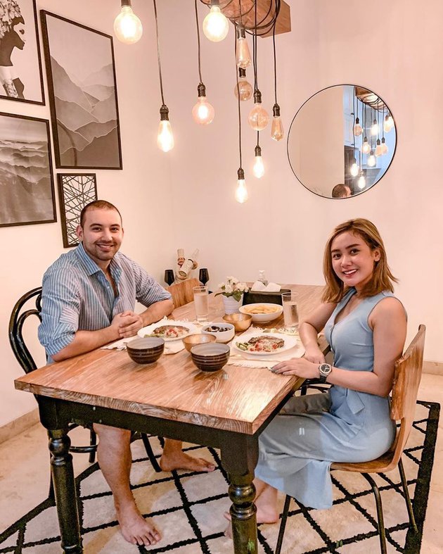 7 Momen anniversary Cita Citata dan calon suami, romantis berdua