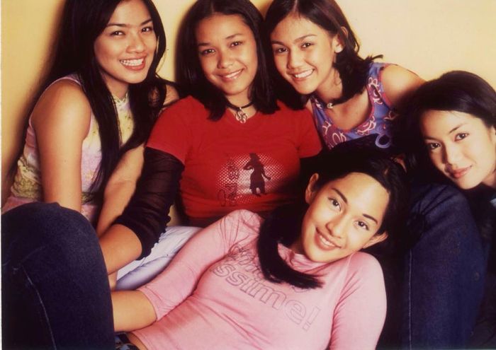 8 Pesona Titi Kamal awal karier, gaya rambutnya jadi sorotan