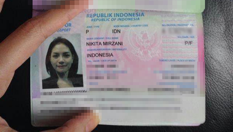 Penampilan 8 seleb cantik di pasfoto, bikin pangling