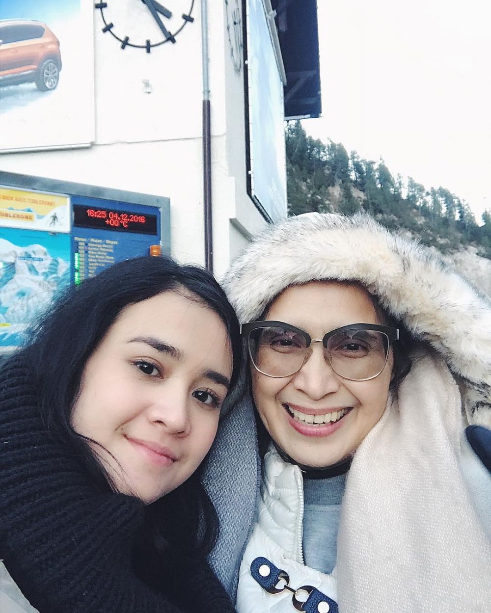 8 Potret kebersamaan Michelle Ziudith dan ibunda, jarang tersorot