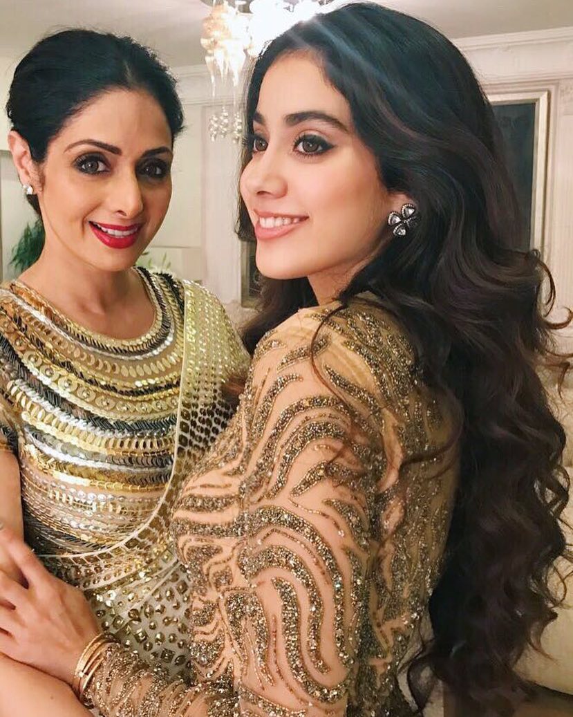 10 Potret kenangan Sridevi dan putri sulungnya Janhvi Kapoor