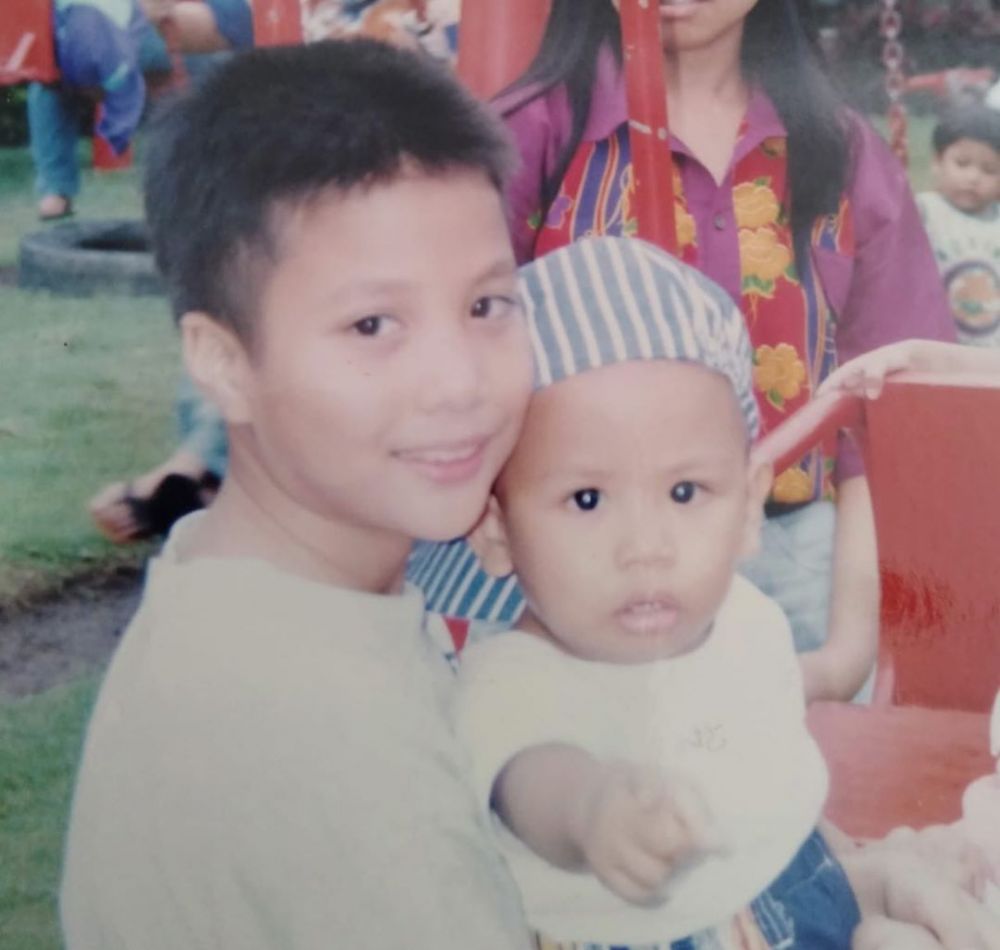 9 Potret masa kecil Dikta 'Yovie & Nuno', parasnya bikin pangling