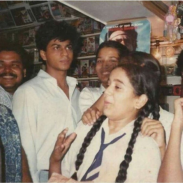 7 Potret masa muda Shah Rukh Khan, penampilannya manglingi banget