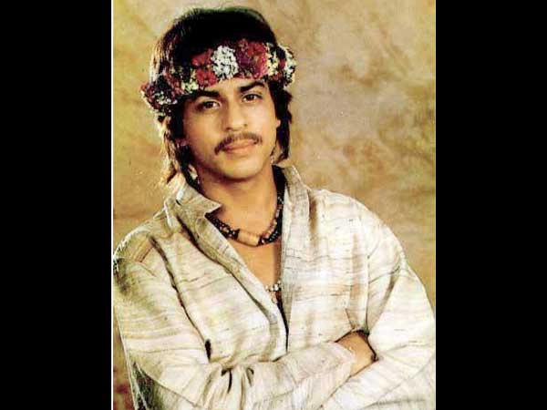 7 Potret masa muda Shah Rukh Khan, penampilannya manglingi banget