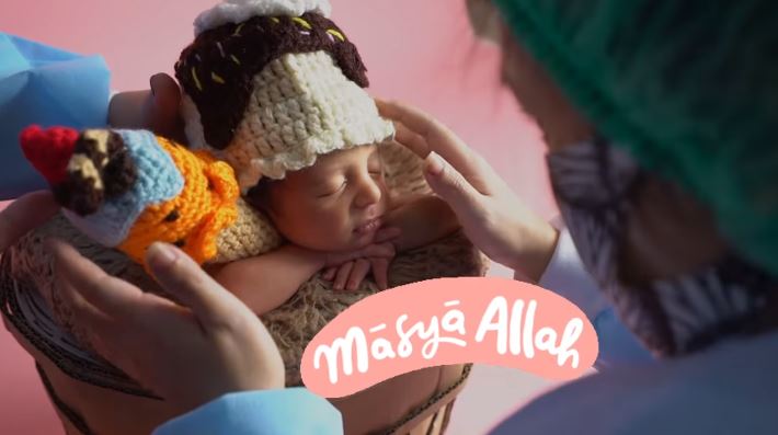 11 Momen pemotretan newborn anak Tania Nadira, gayanya gemesin