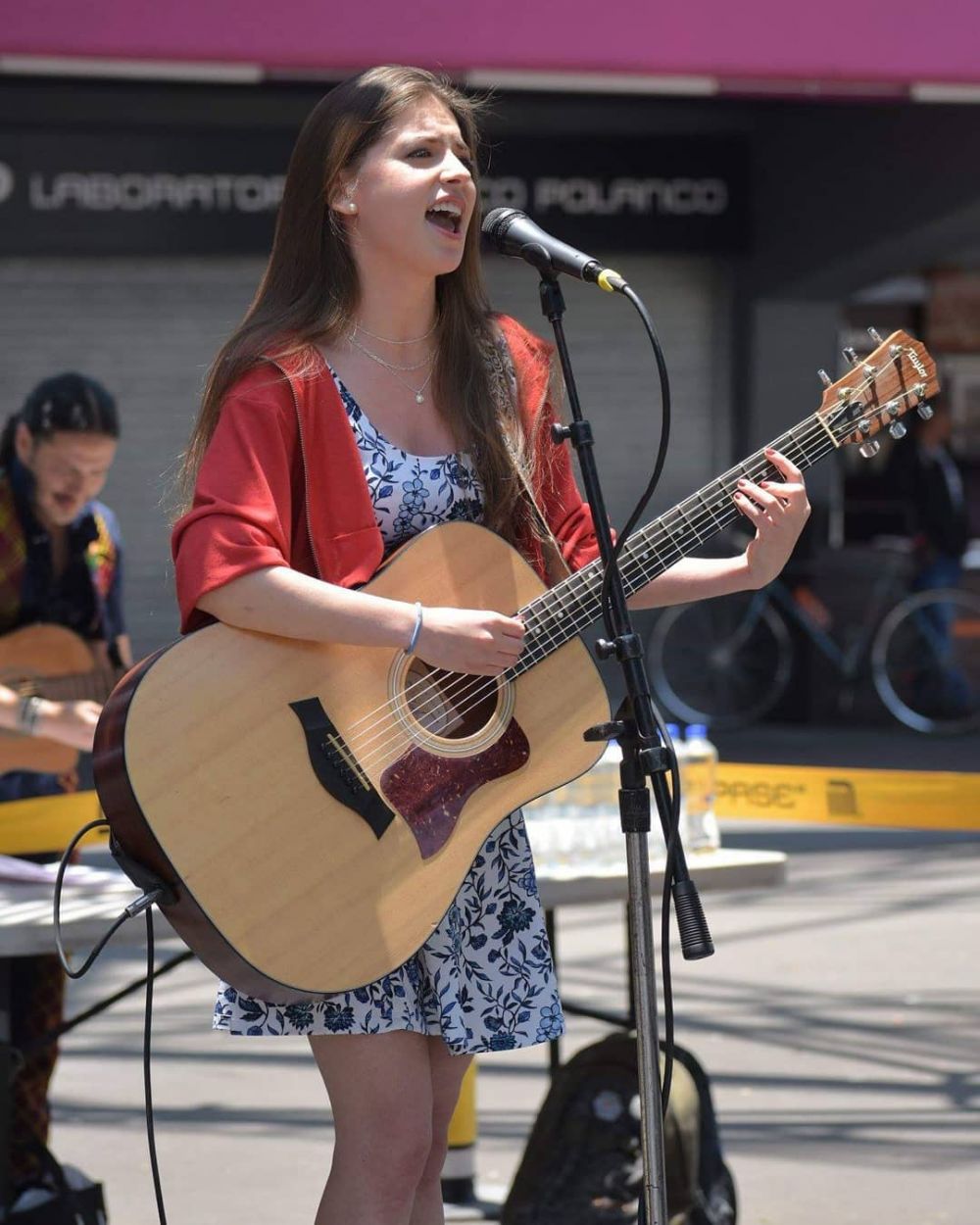Kini jadi musisi, ini 8 gaya Dulce Maria 'Carita de Angel' manggung