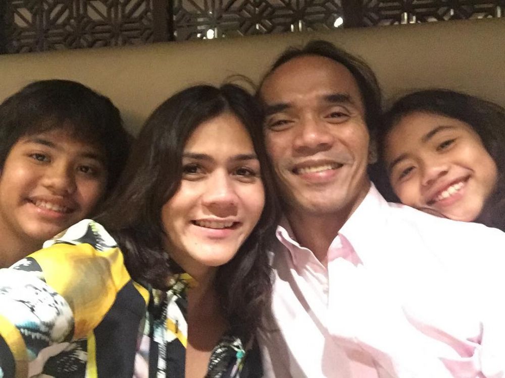 Adem ayem, begini 8 potret hangat Kaka Slank dan keluarga