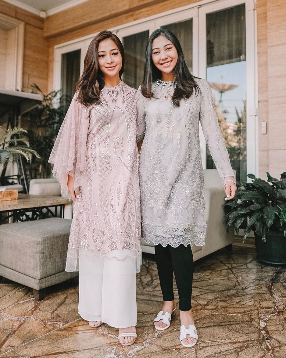 Dikira kembar, ini 10 potret kompak Nikita Willy dan adiknya