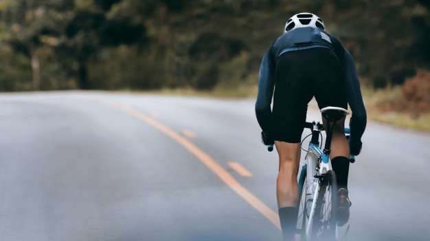 10 Manfaat bersepeda untuk turunkan berat badan & panduan melakukannya