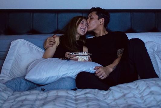 Kisah 9 pasangan seleb jalani program bayi tabung, ada yang anak ke-3