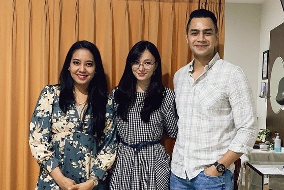 Kisah 9 pasangan seleb jalani program bayi tabung, ada yang anak ke-3