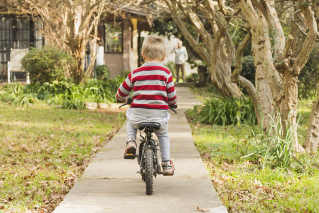 8 Manfaat bersepeda bagi perkembangan anak  sehat fisik 