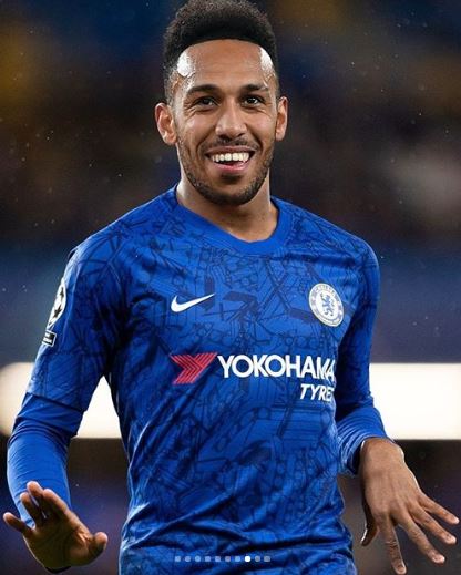 Editan potret 10 pemain bola menjadi pemain tim rival ini absurd abis