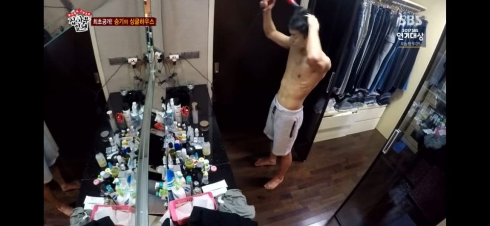 8 Potret rumah Lee Seung-gi, ruang santai curi perhatian