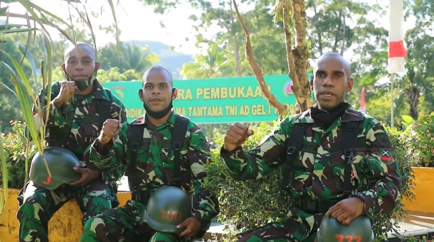 7 Potret Dwi Cahyono, anggota TNI asli Papua yang viral