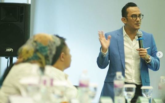 Ingat presenter acara Mamamia Steny Agustaf? Ini 8 potret terbarunya 