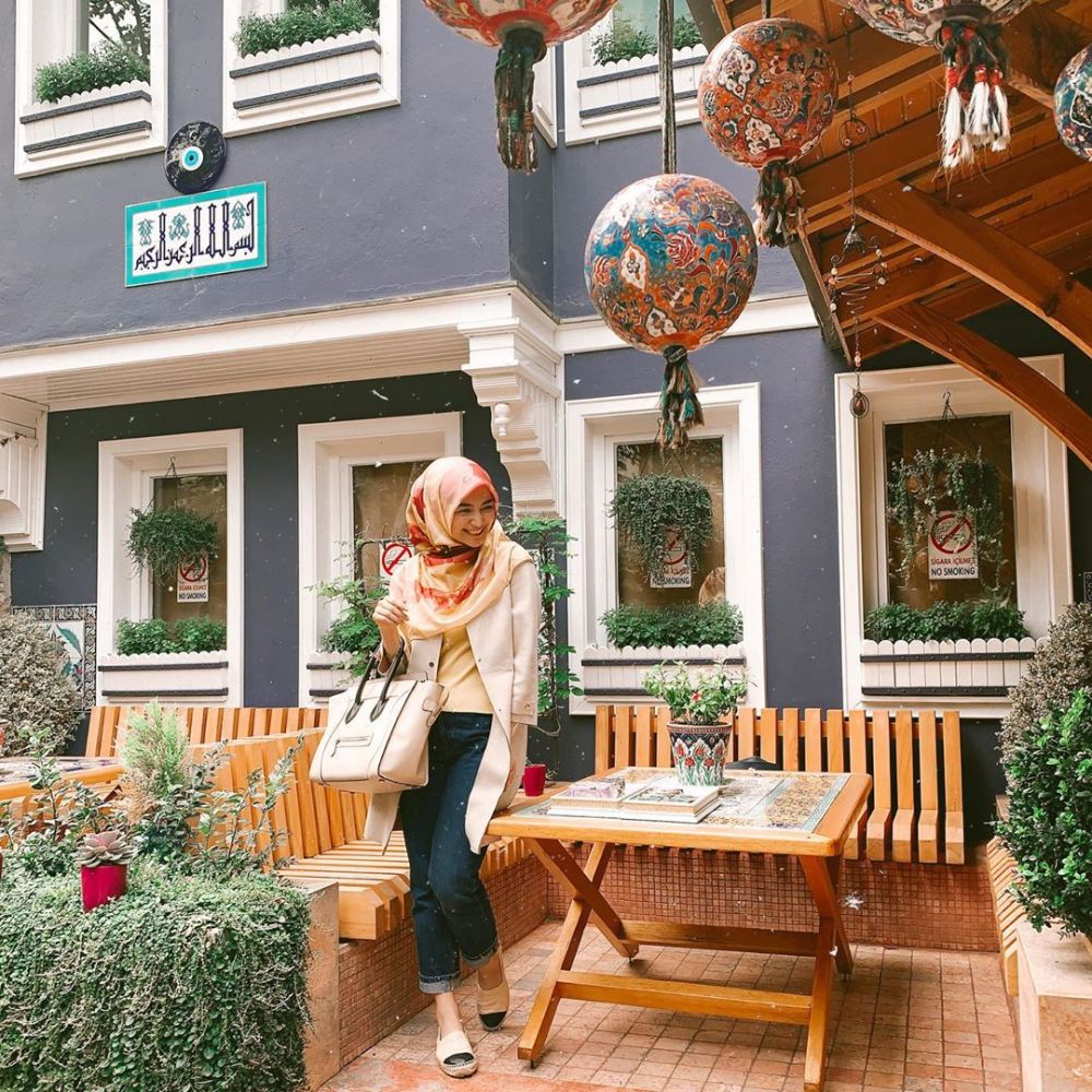 Nominasi wanita tercantik, ini 10 outfit hijab stylish Citra Kirana