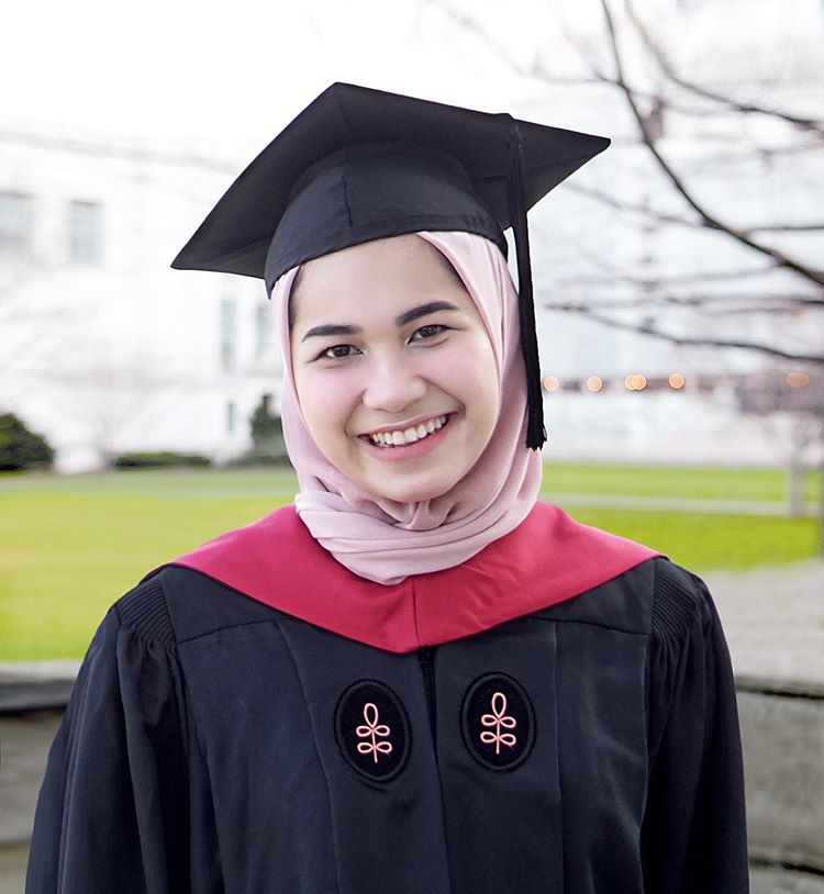 10 Potret Nadhira Afifa, viral baca pidato wisuda online di Harvard
