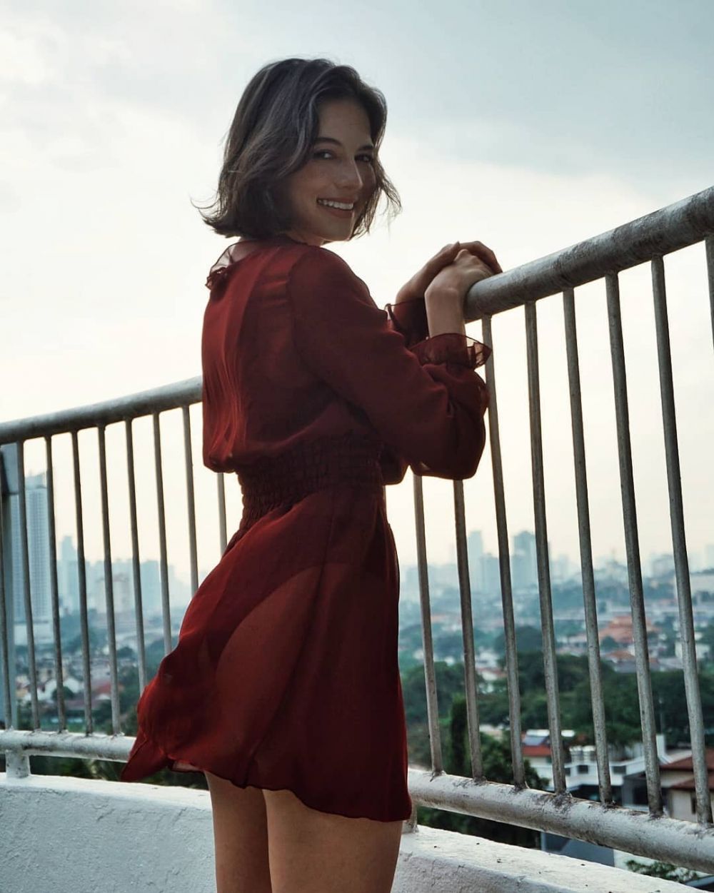 5 Gaya Juria Hartmans dengan rambut pendek, dipuji Gading Marten