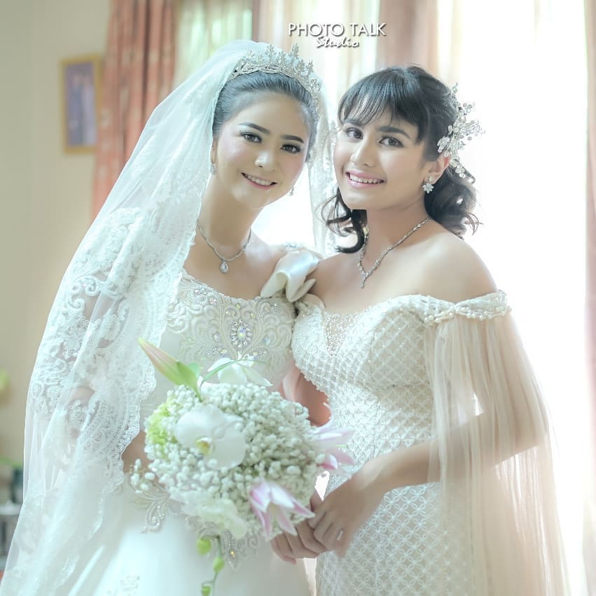 4 Seleb ini punya anak tiri yang jarak usianya kurang 10 tahun