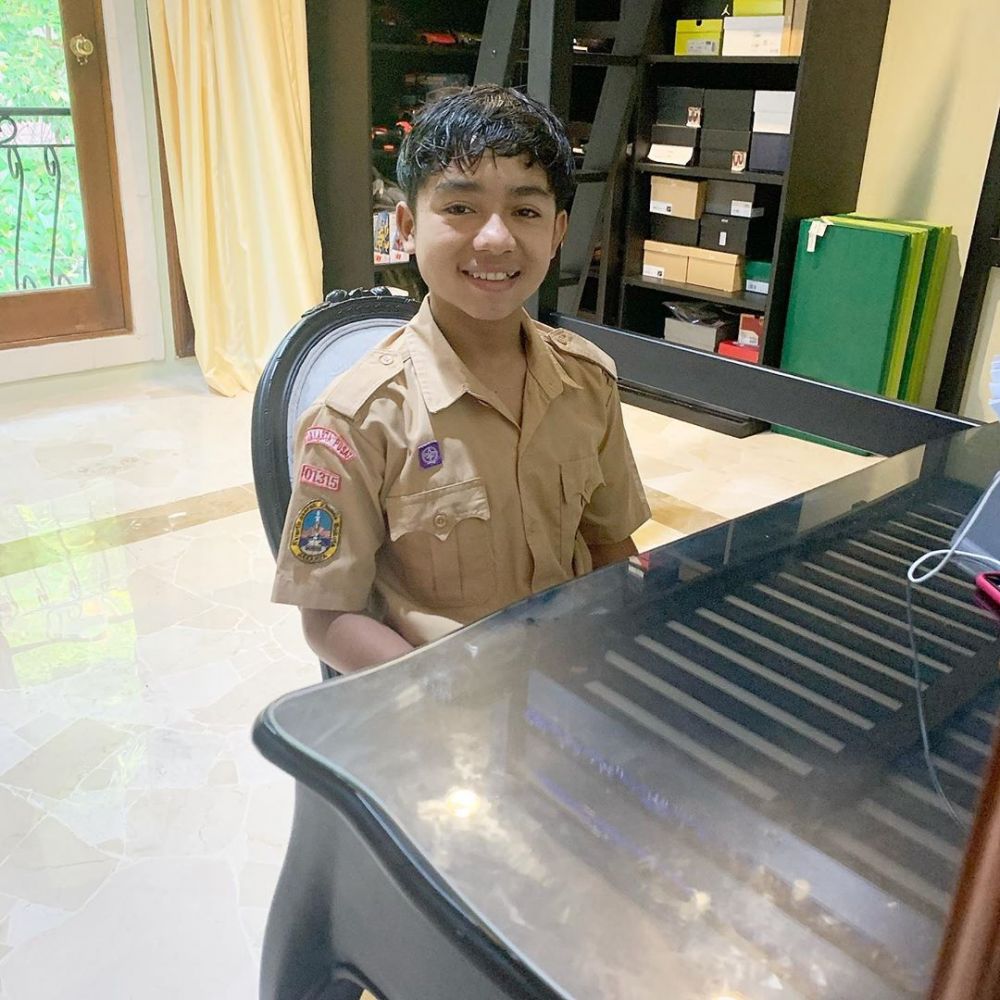 7 Potret Betrand Peto ujian sekolah di rumah, penuh perjuangan