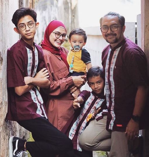 10 Pesinetron cantik ini dekat dengan anak tiri, penuh kasih sayang