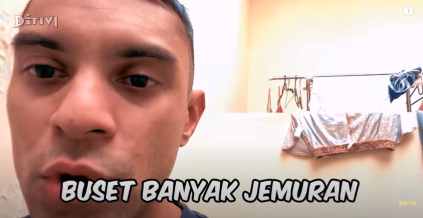 10 Potret rumah masa kecil Didi Riyadi, foto kecilnya curi perhatian