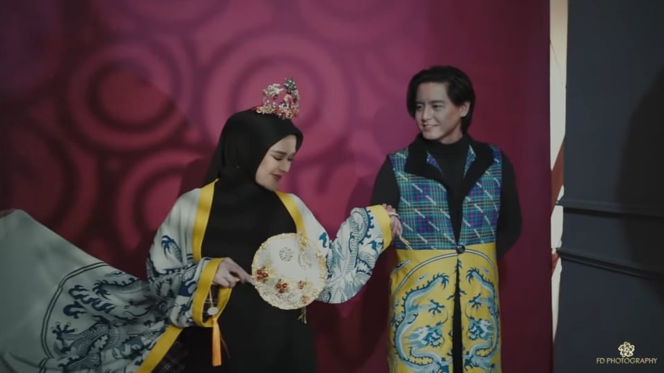 10 Potret maternity Cut Meyriska dan Roger bergaya oriental