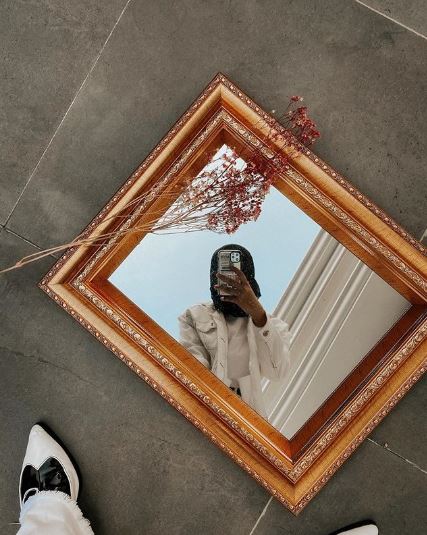 Pesona 7 seleb cantik saat outside mirror selfie, gayanya memukau