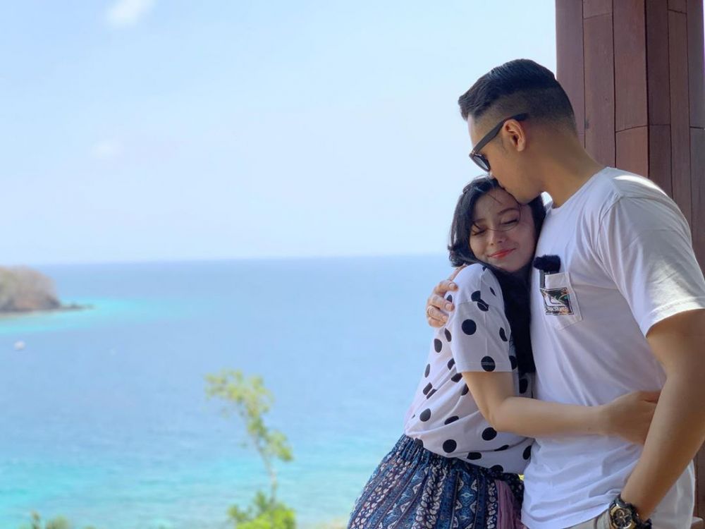 10 Momen mesra Asmirandah & Jonas Rivanno, 7 tahun menanti momongan