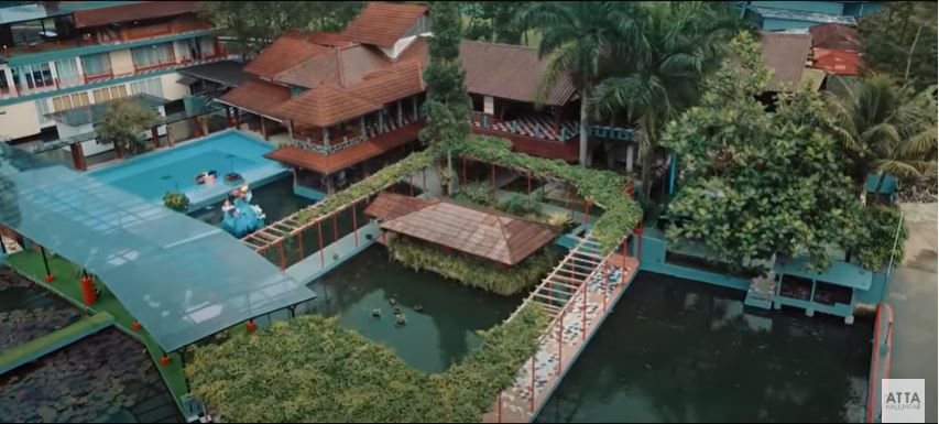 10 Momen liburan Aurel Hermansyah & Atta ke Sukabumi, keliling villa