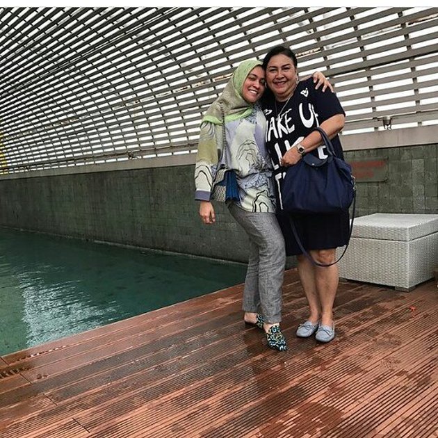 10 Potret kebersamaan Astrid Kuya dan ibunya yang pendeta