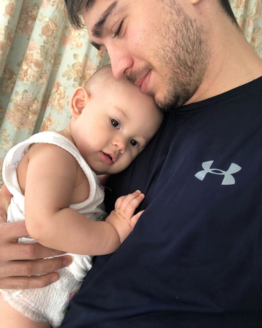 Ultah ke-1, intip 10 potret putri Aura Kasih yang bikin gemas