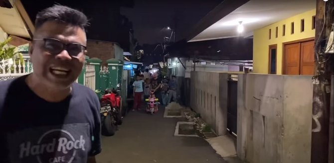 Viral 3 makam di pinggir jalan gang, ini cerita di baliknya
