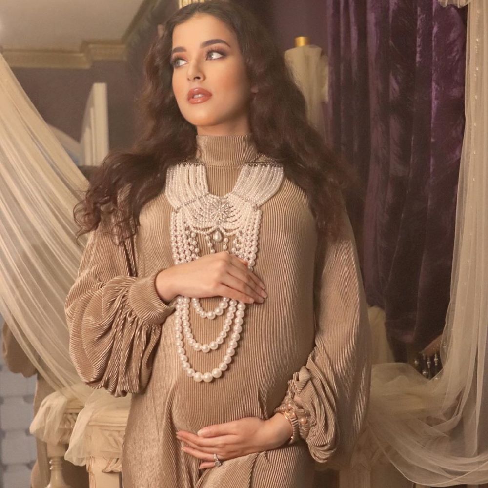 Gaya 10 seleb pamer baby bump saat hamil anak pertama, ada Asmirandah