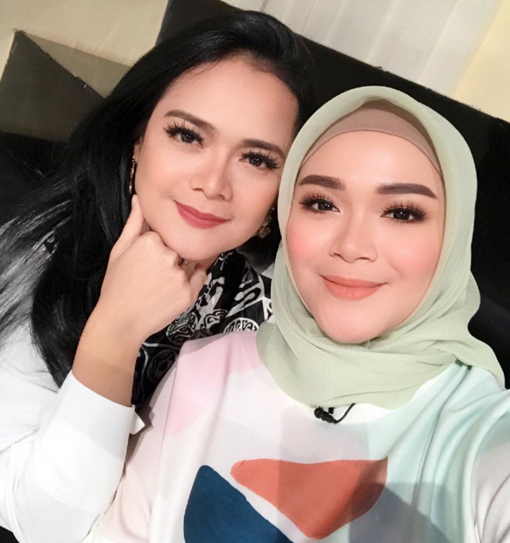 10 Potret manis Shezy dan Sheza Idris, sibling goals abis