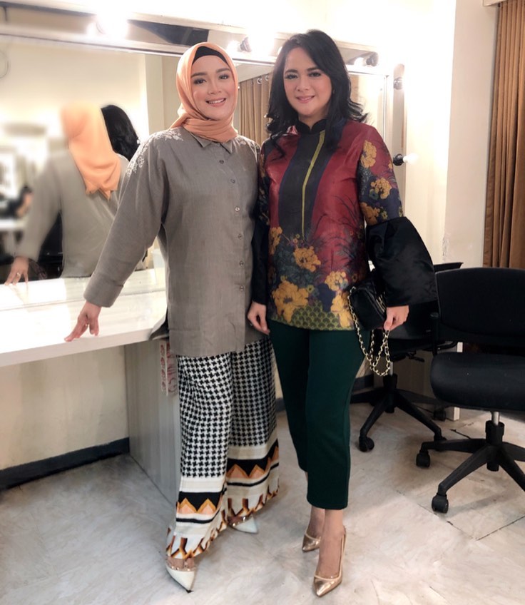 10 Potret manis Shezy dan Sheza Idris, sibling goals abis