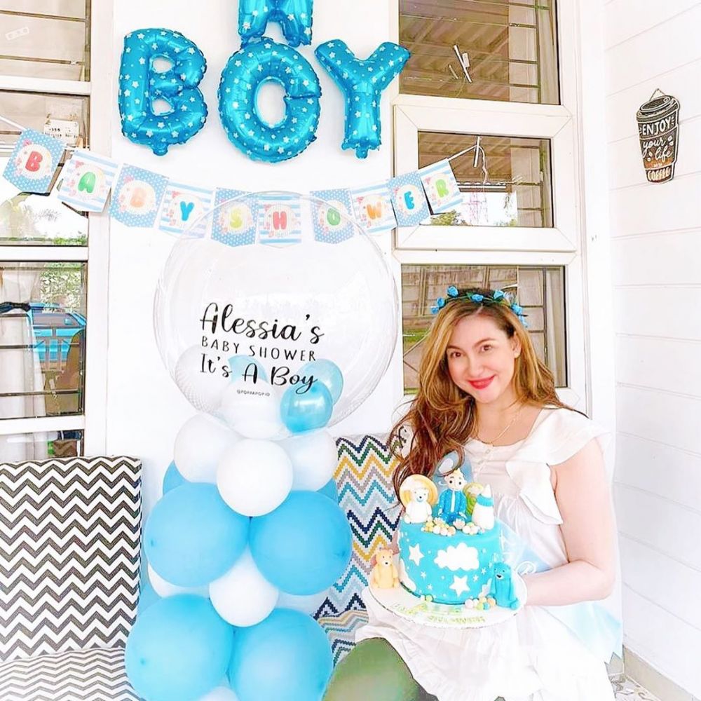 7 Momen baby shower Alessia Cestaro, nuansa biru penuh kebahagiaan