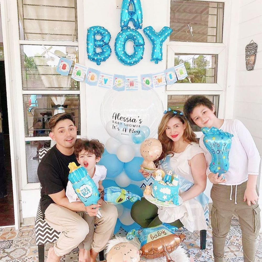 7 Momen baby shower Alessia Cestaro, nuansa biru penuh kebahagiaan