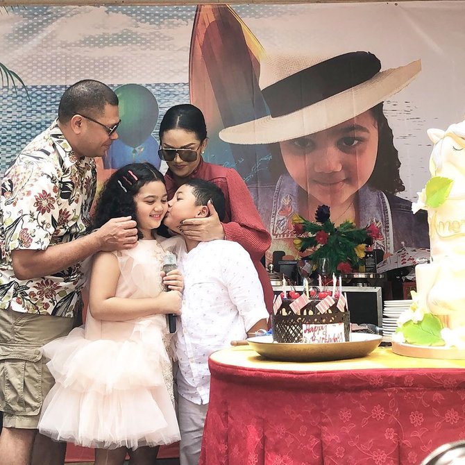 7 Potret kompak Amora dan Kellen anak Krisdayanti dan Raul Lemos