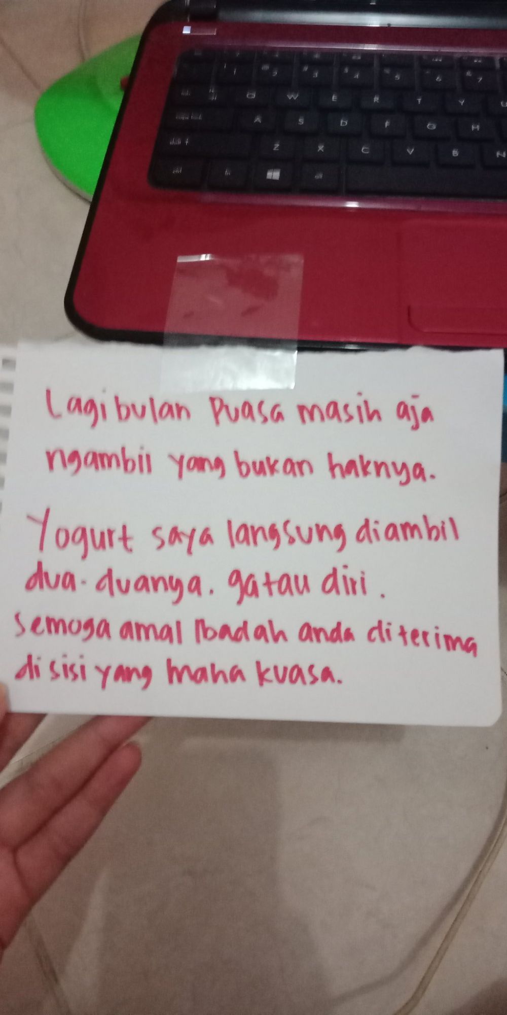 10 Peringatan lucu 'jangan ambil makanan orang' ini bikin ngakak