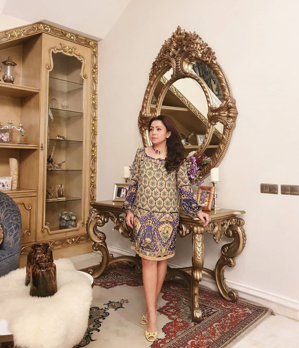 9 Potret arisan geng Mayangsari saat new normal, gayanya cetar