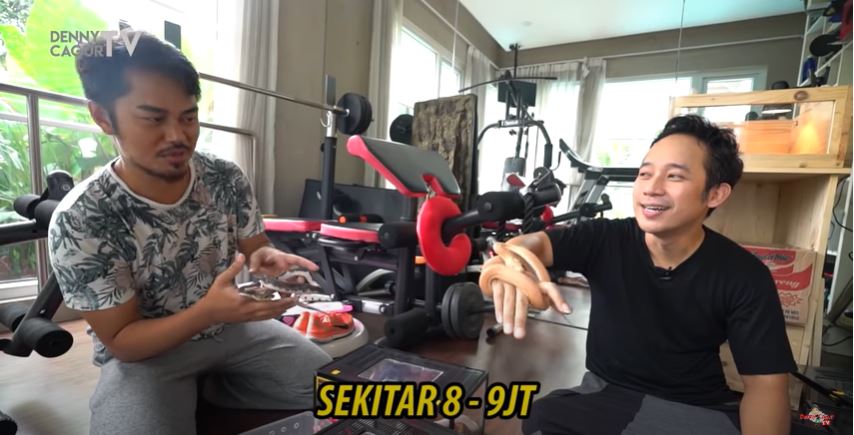 10 Penampakan koleksi ular piton Denny Cagur, seharga puluhan juta