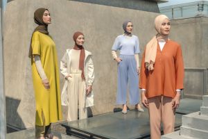 Tips padu padan busana ala Ayudia Bing Slamet untuk wanita berhijab